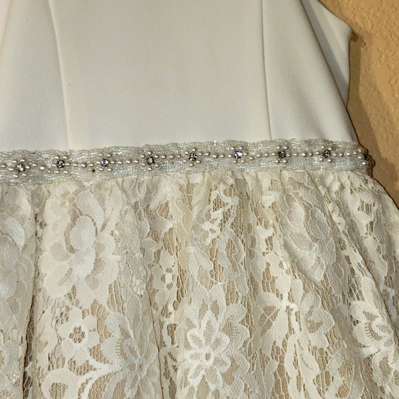 White formal beautiful dress - Picture 3 of 3